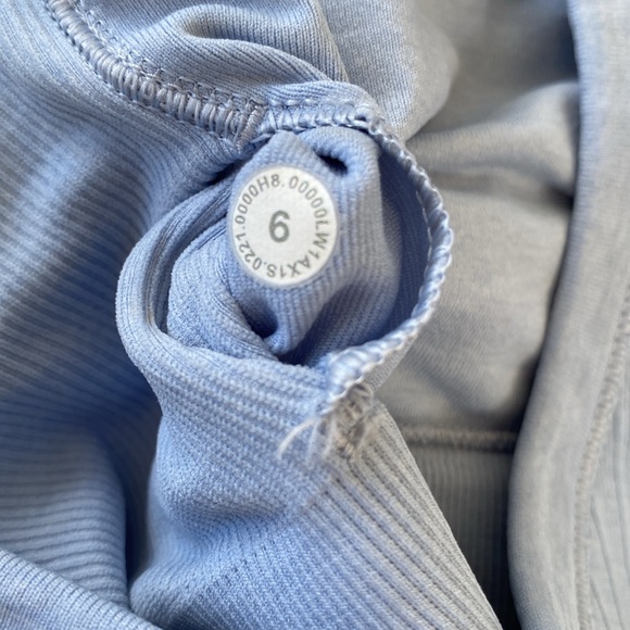 ❤️ Lululemon Ebb to Street Tank in Blue Linen Size 6 NWT - Picture 12 of 13